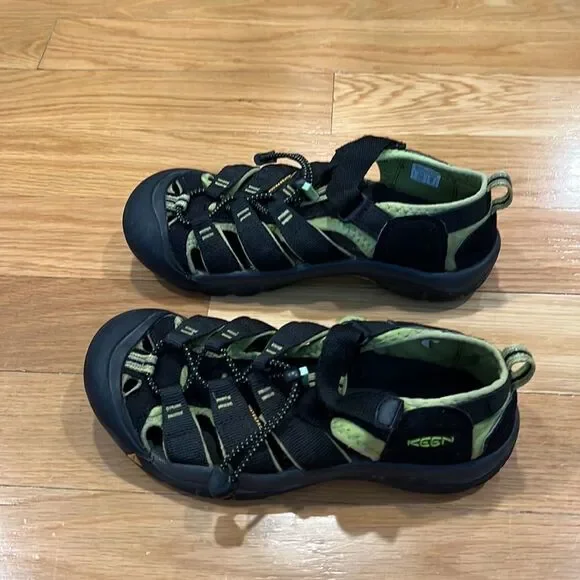 KEEN women Sandler size 5. - Picture 2 of 6